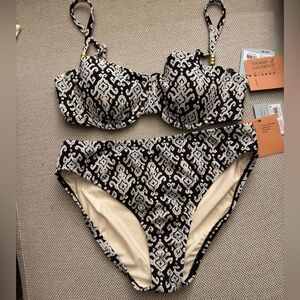 Crepe Balconette Underwire Bikini Top & High Leg Medium Bottom Bikini